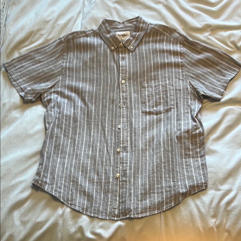 Goodfellow & Co Gray and White Casual Button Down Shirt